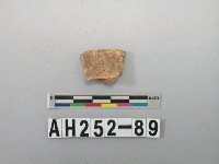 藏品(紅色粗砂陶口緣殘片)的圖片